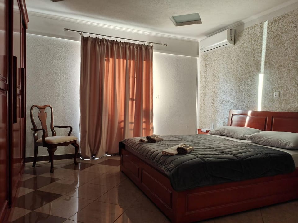 Bed, Bedroom, air conditioner