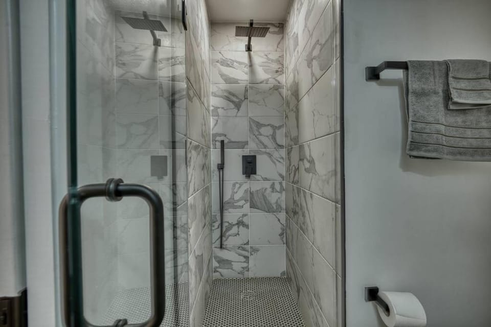 Modern, Gorgeous & Luxury Gem - 5 Stars Location Apartment in District of Columbia