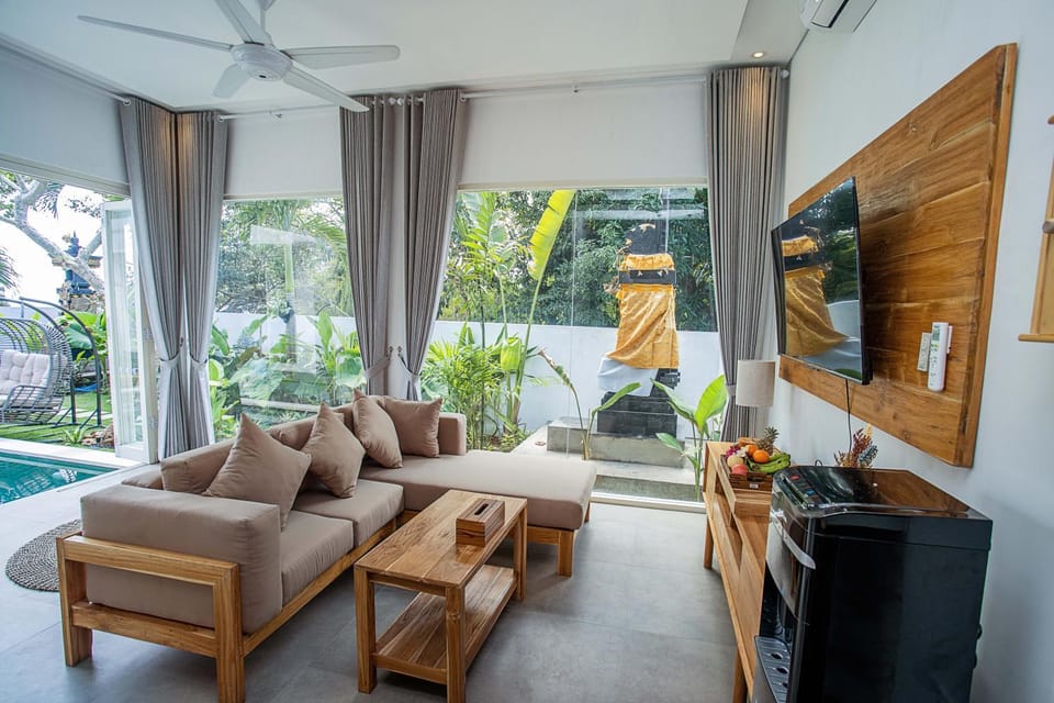 Patio, Communal lounge/ TV room, Garden, TV and multimedia, Living room, Seating area, Evening entertainment, Garden view