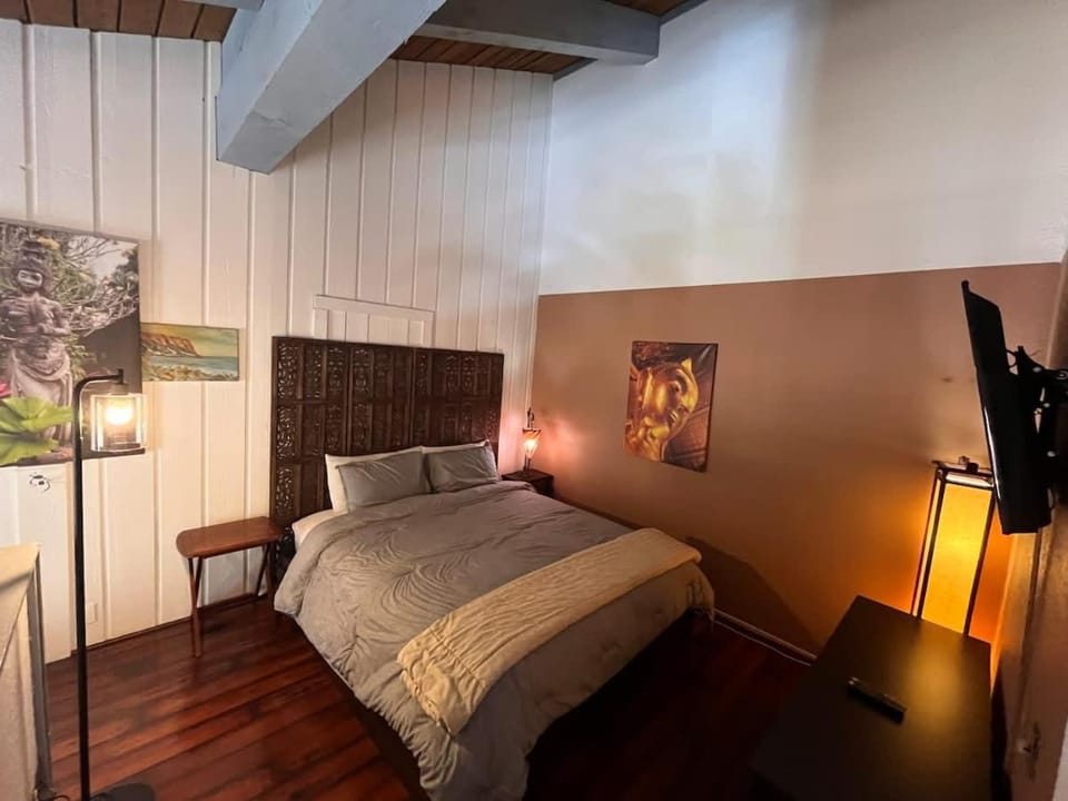 MSRC101 - Walk-to-Lifts Condo with Hot Tub, Dog Friendly House in Mammoth Lakes