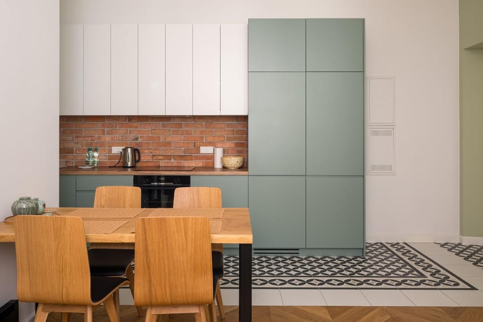 Kitchen or kitchenette, Living room, Seating area, Dining area