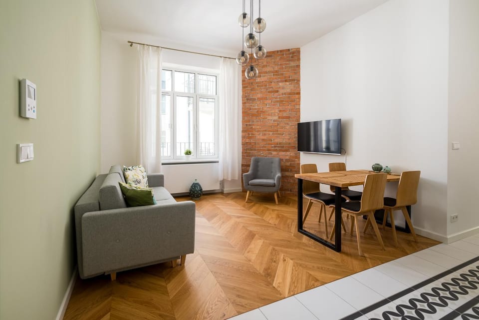 Communal lounge/ TV room, TV and multimedia, Living room, Seating area, Dining area, Evening entertainment