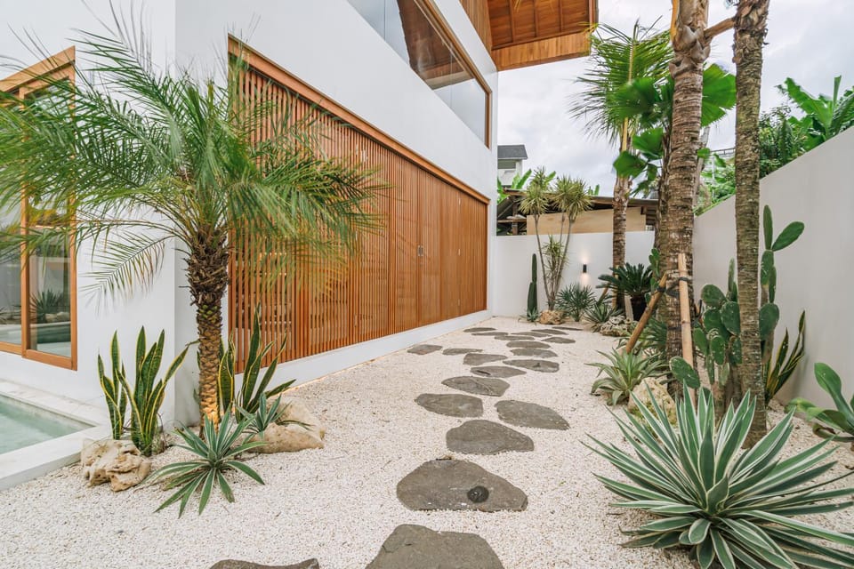 Property building, Day, Garden, Garden view