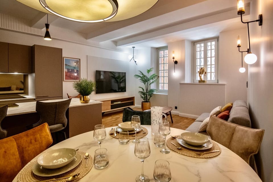 Seating area, Dining area