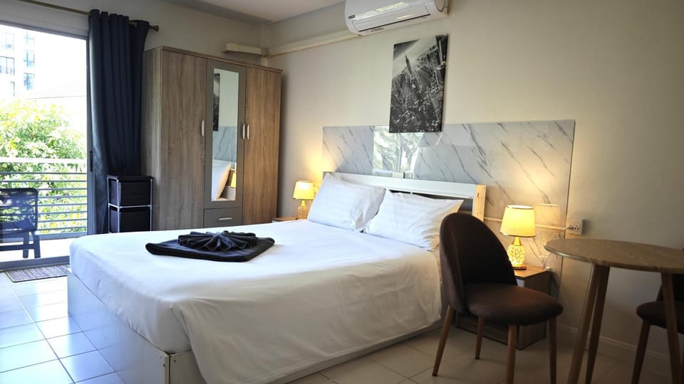 Bed, Bedroom, towels, wardrobe