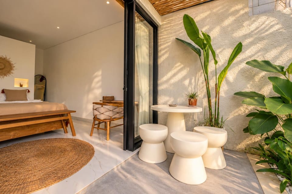 NEW! Tropical Palms Villa - 4BR Villa in Kerobokan Apartment in North Kuta