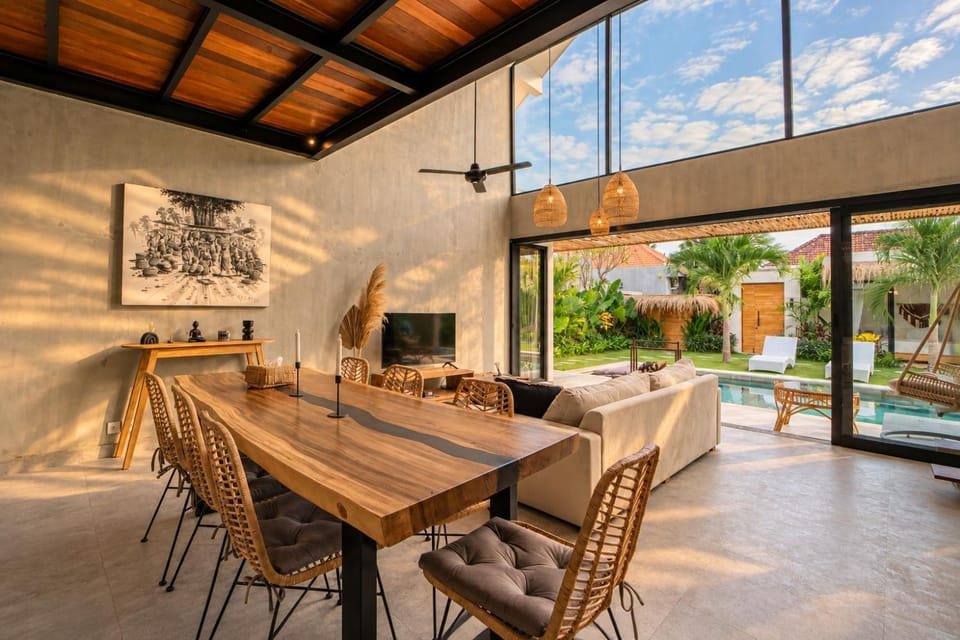 NEW! Tropical Palms Villa - 4BR Villa in Kerobokan Apartment in North Kuta