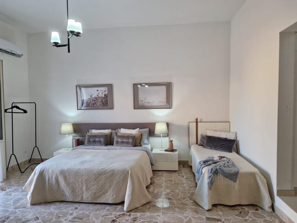 Photo of the whole room, Bedroom, air conditioner