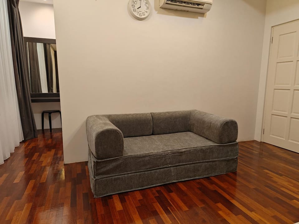 Jk Home Stampin Semi-Detached 12pax 4BedR 3BathR 4Carparks House in Kuching