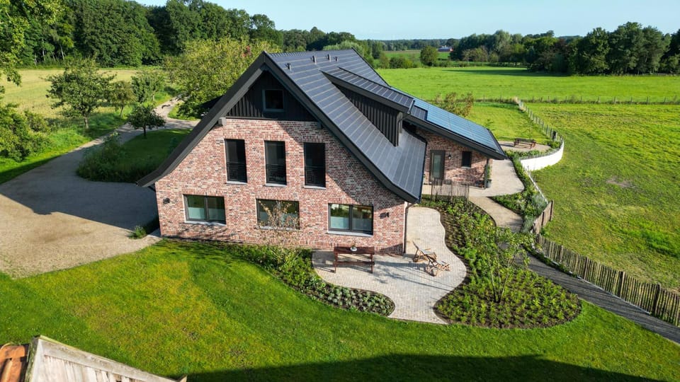 Property building, Day, Natural landscape, Garden, Garden view