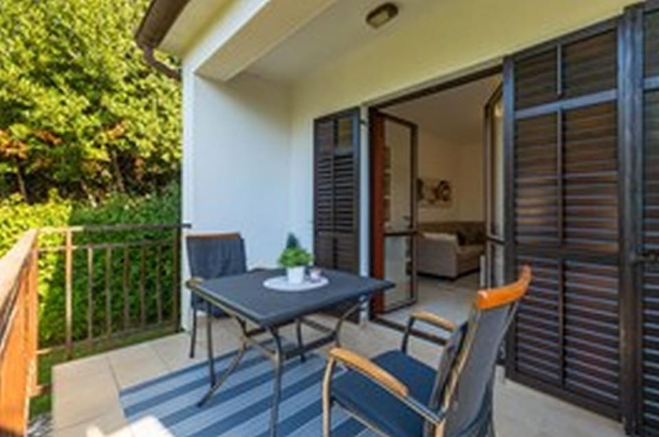 Balcony/Terrace, Garden view