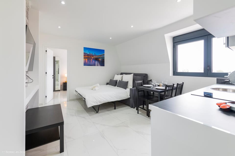 Moderne F2 proche ORLY, Paris Apartment in Île-de-France
