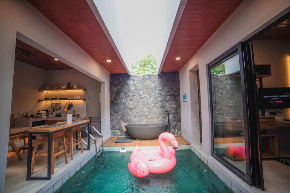 Pool view, Bath