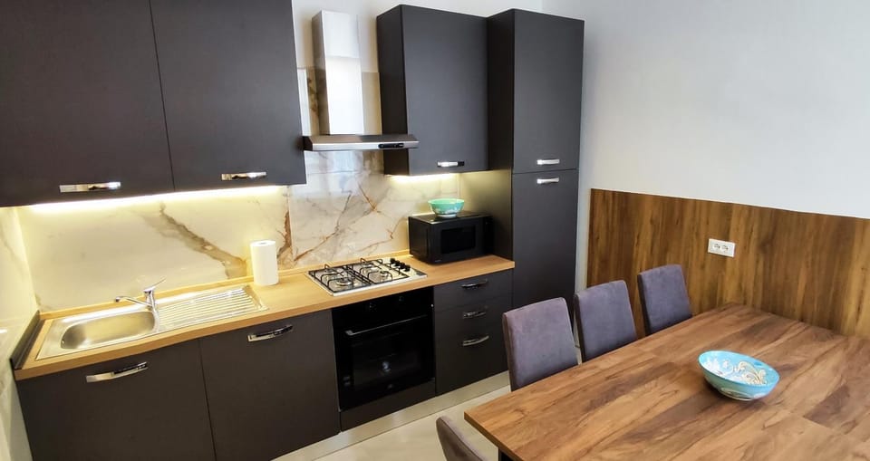 Kitchen or kitchenette, kitchen