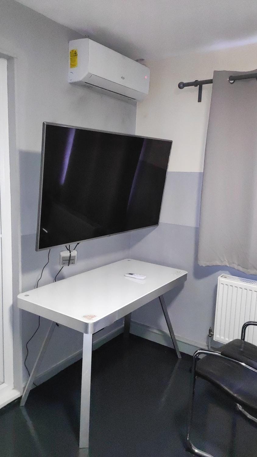 Ensuite Air conditioning Soft water TV TETHER Vacation rental in London