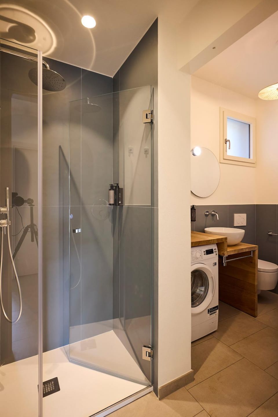 Shower, Bathroom, towels, washing machine