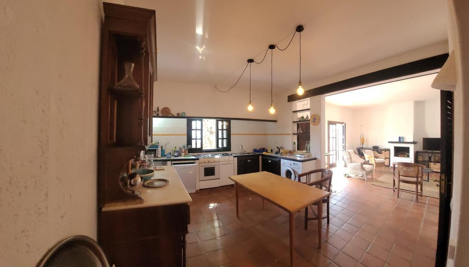 Kitchen or kitchenette, Communal kitchen