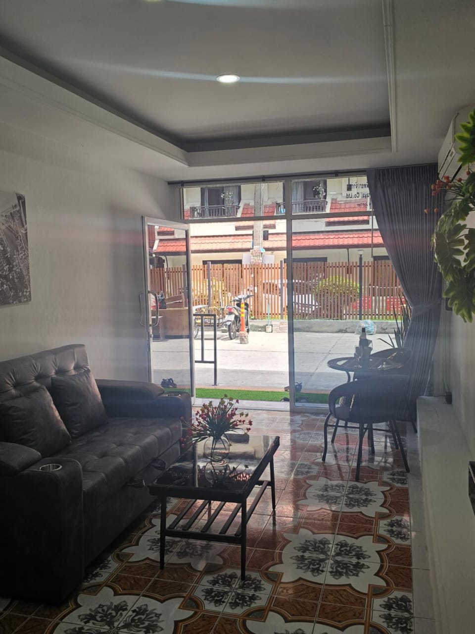 Living room, Photo of the whole room, Seating area