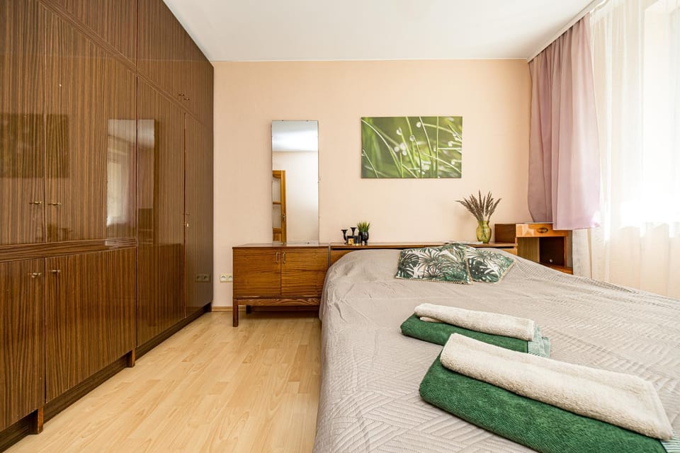 Bed, Bedroom, towels, wardrobe