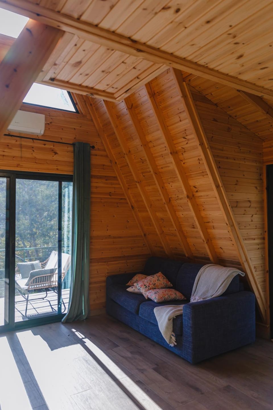Bed, Living room
