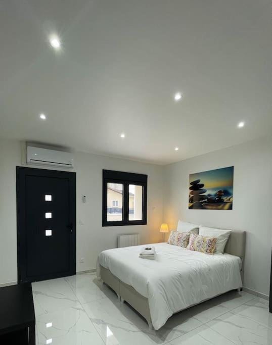 Moderne Studio proche ORLY- Paris Apartment in Île-de-France