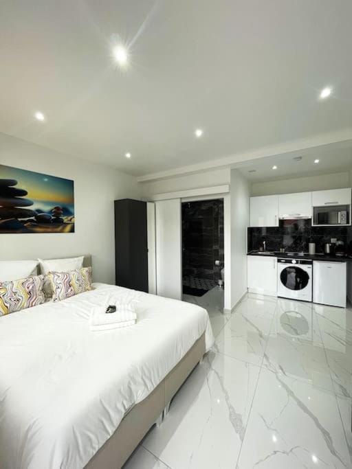 Moderne Studio proche ORLY- Paris Apartment in Île-de-France