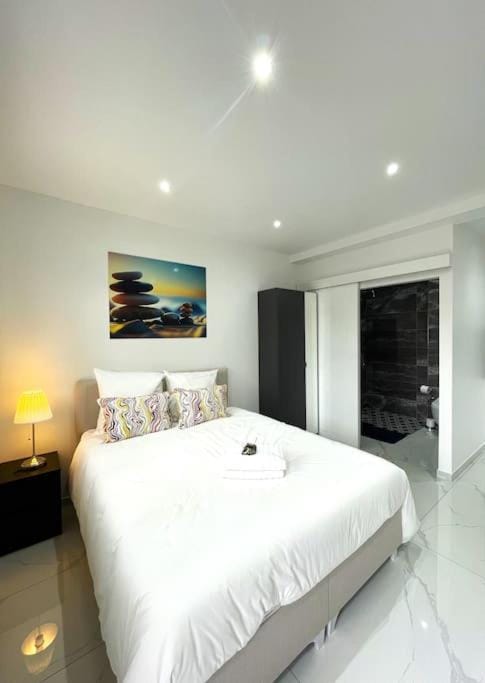 Moderne Studio proche ORLY- Paris Apartment in Île-de-France