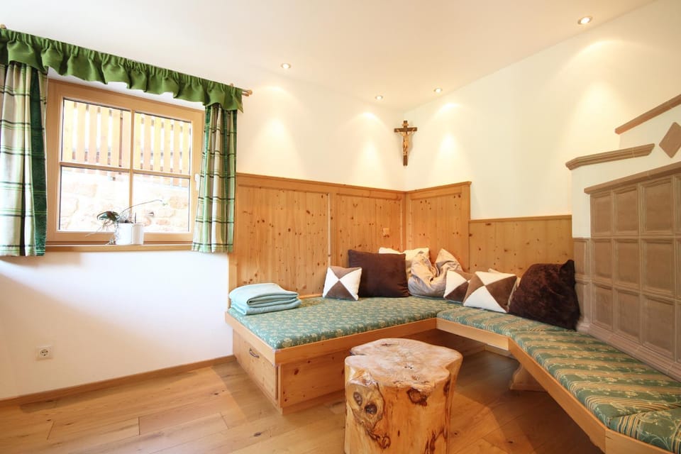 Living room, Photo of the whole room, Seating area