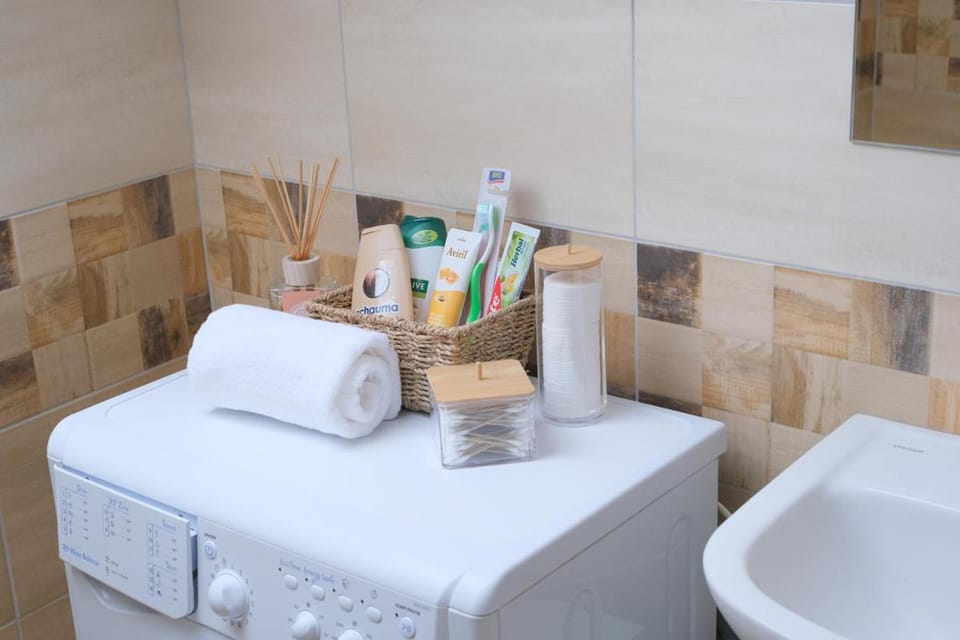 Bathroom, towels