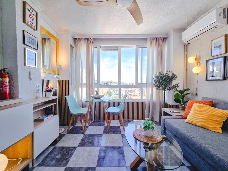 TV and multimedia, Living room, Seating area, Dining area, air conditioner