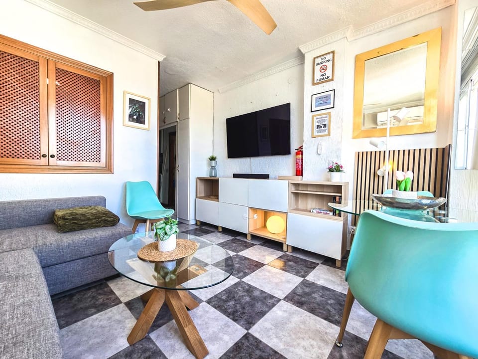 TV and multimedia, Seating area, Dining area