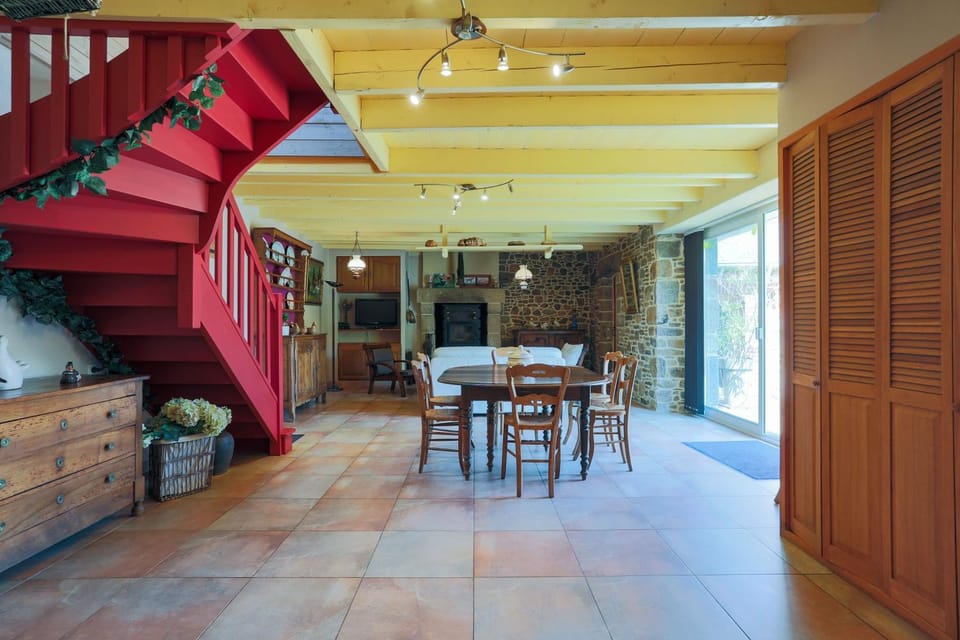 Property building, Living room