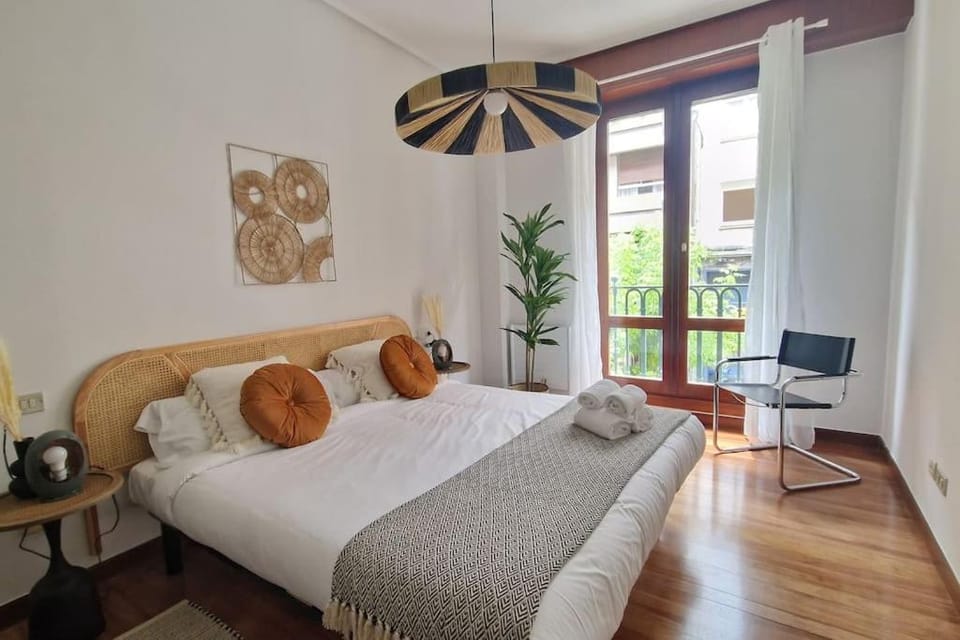 130m2 Premium & Central & Parking - ALOHA Bilbao Apartment in Bilbao