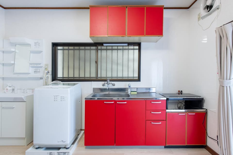 Kitchen or kitchenette, washing machine