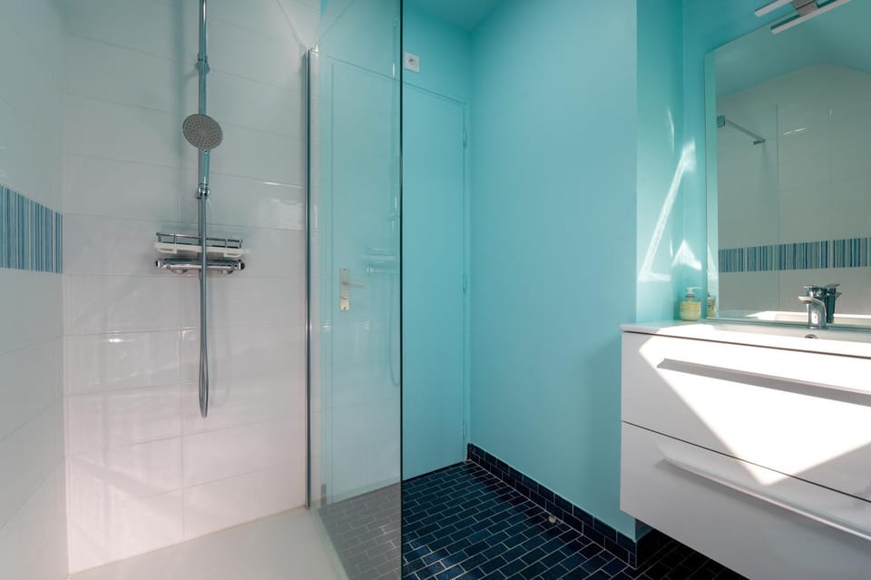 Bathroom, Living room