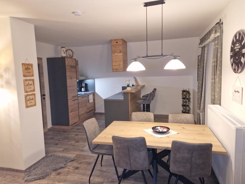 Kitchen or kitchenette, Seating area, Dining area