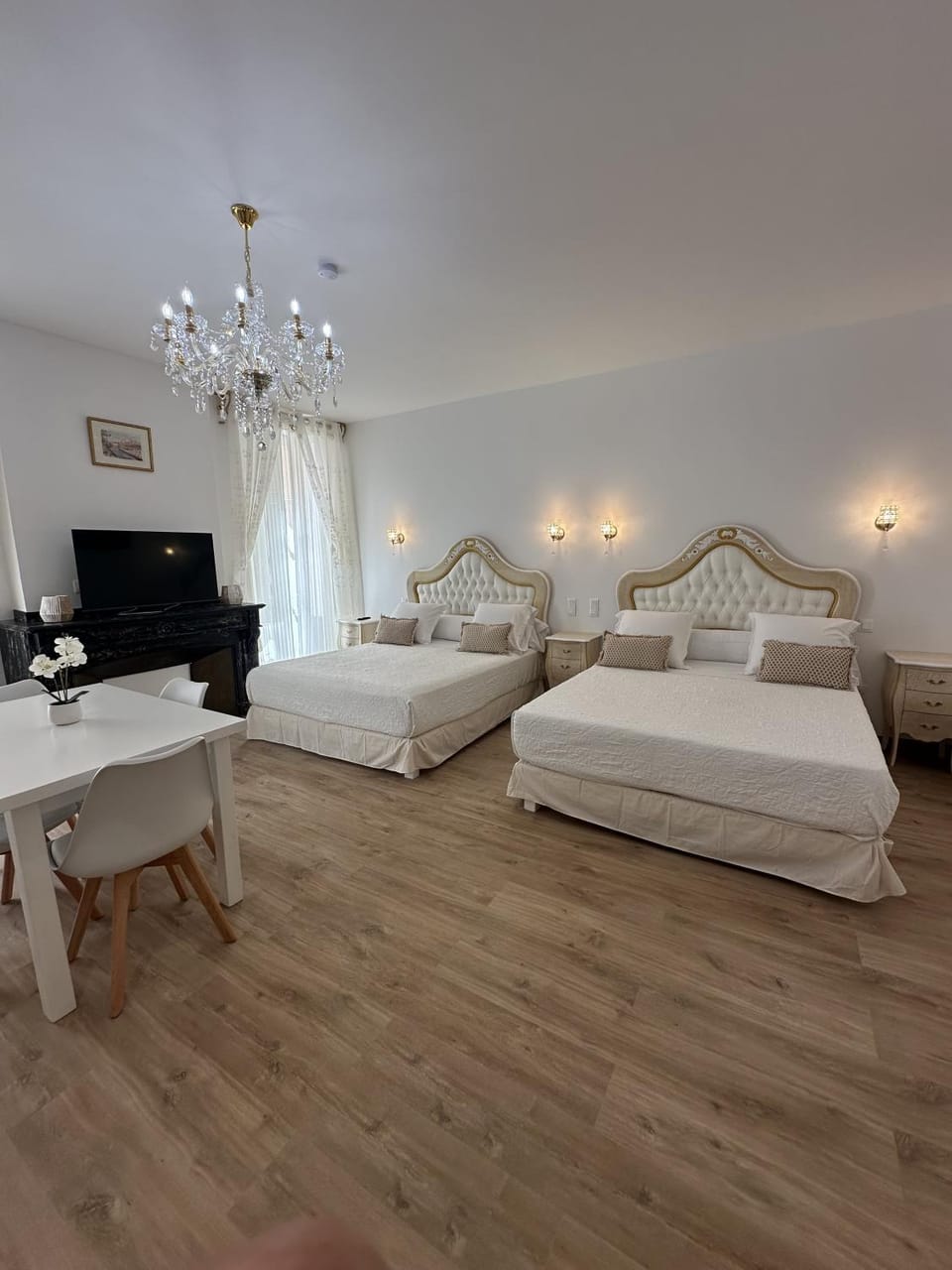 Photo of the whole room, Bedroom