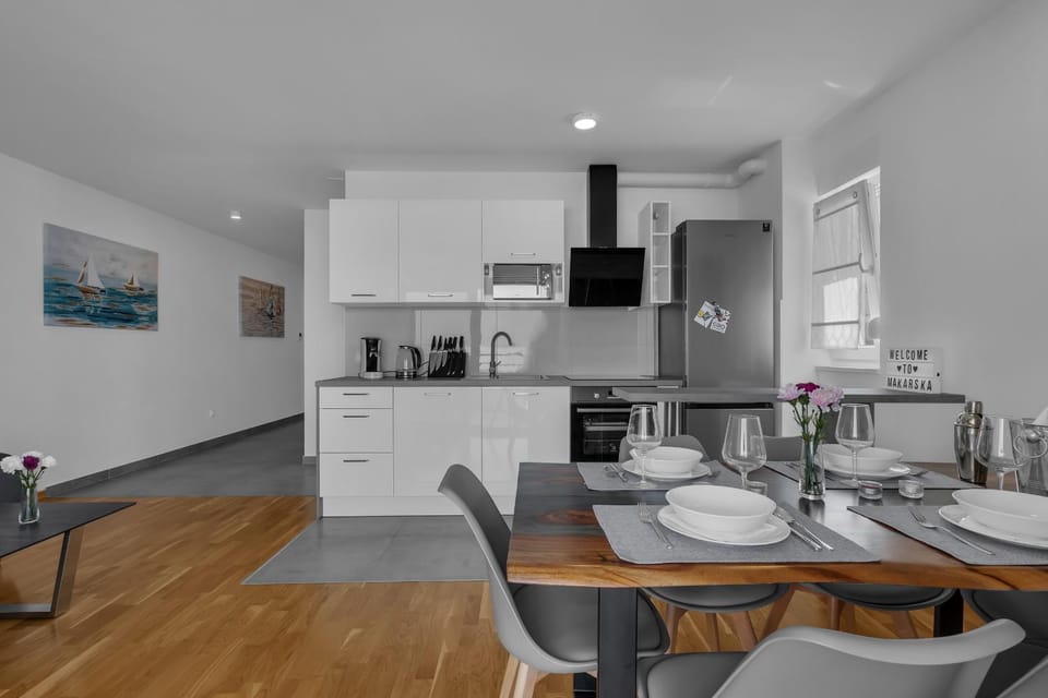 Dining area, kitchen