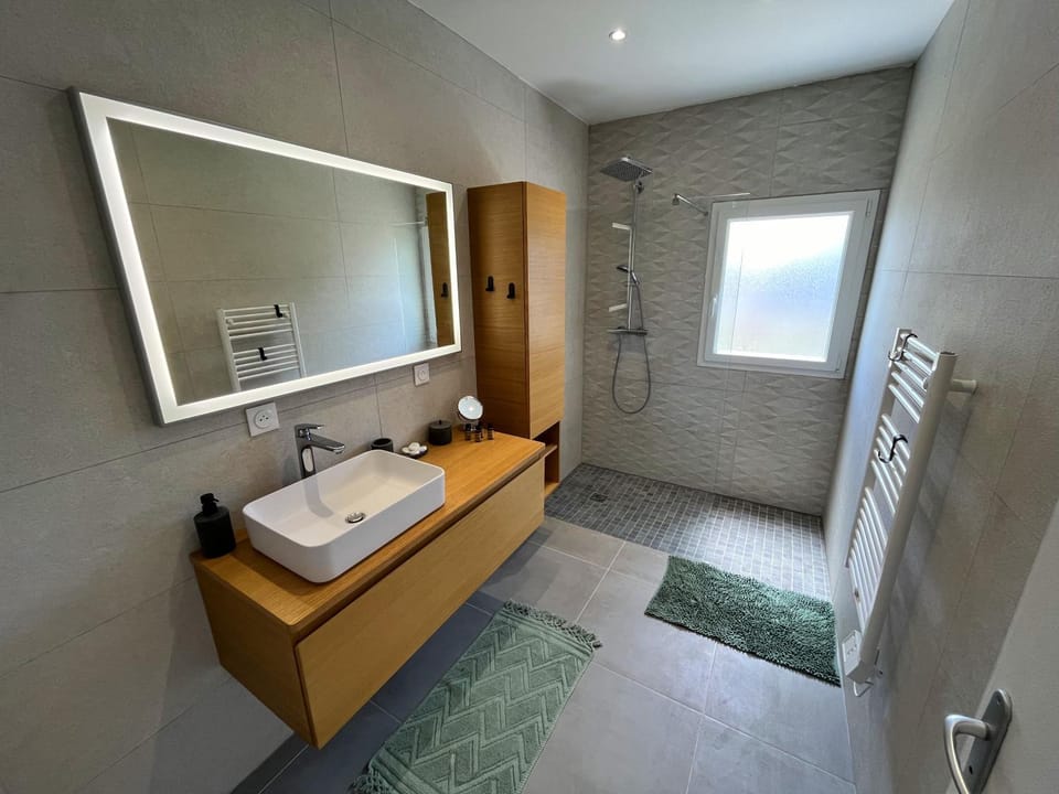 Shower, Bathroom, towels