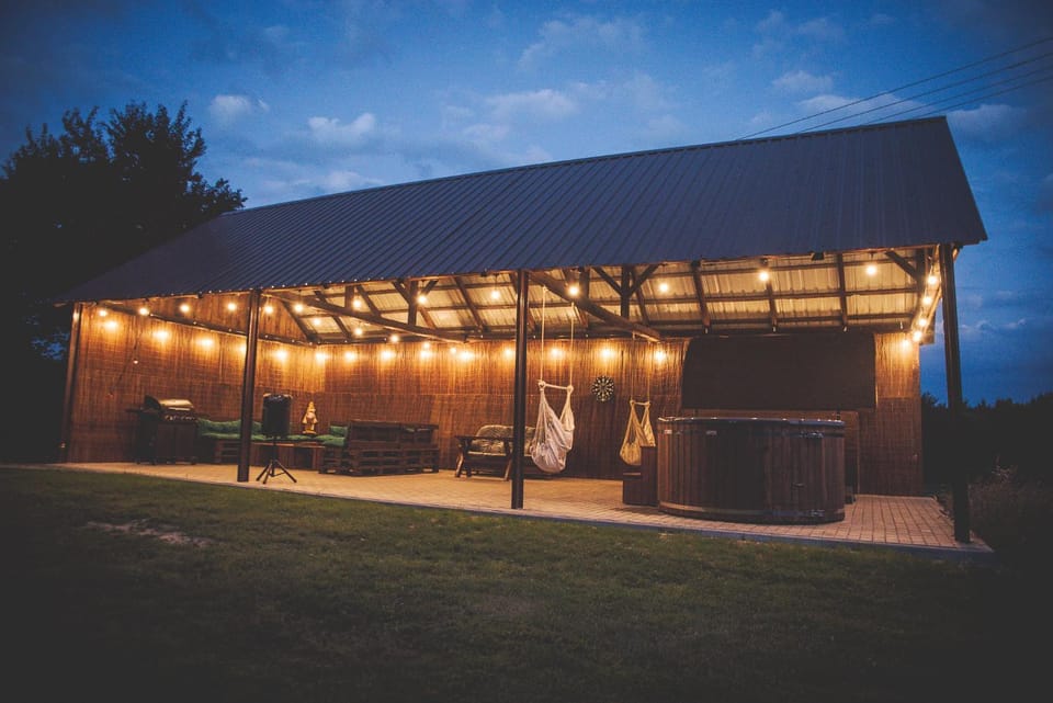 Property building, Night, BBQ facilities, Hot Tub, Sauna, Entertainment, group of guests