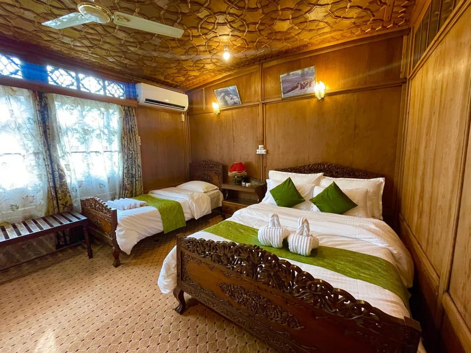 Bedroom, air conditioner