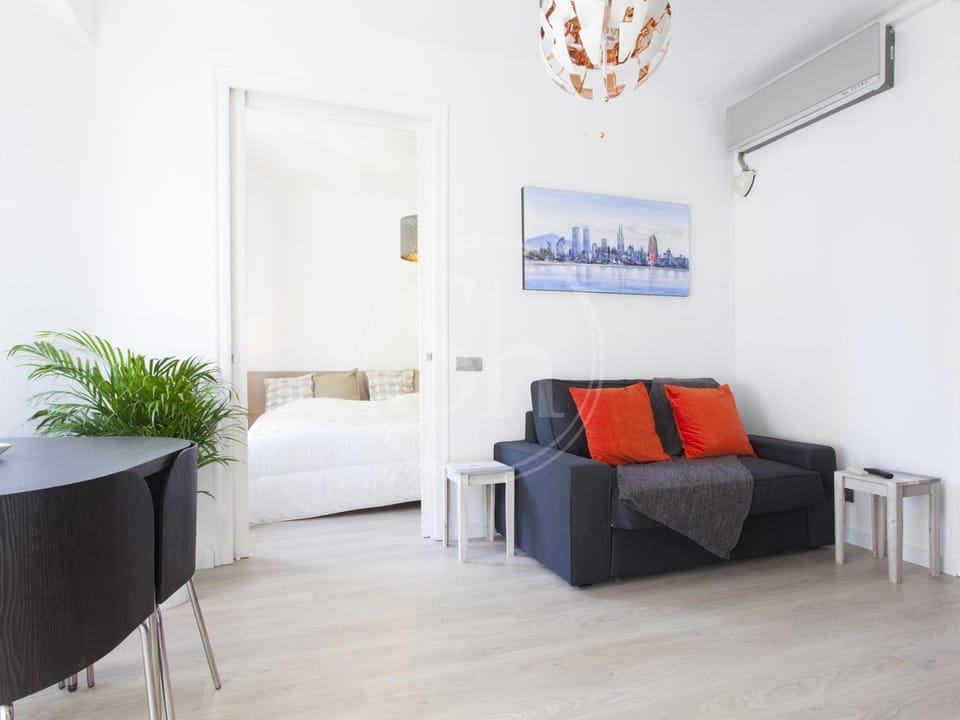 Bed, Living room, Photo of the whole room, Seating area, Bedroom, air conditioner