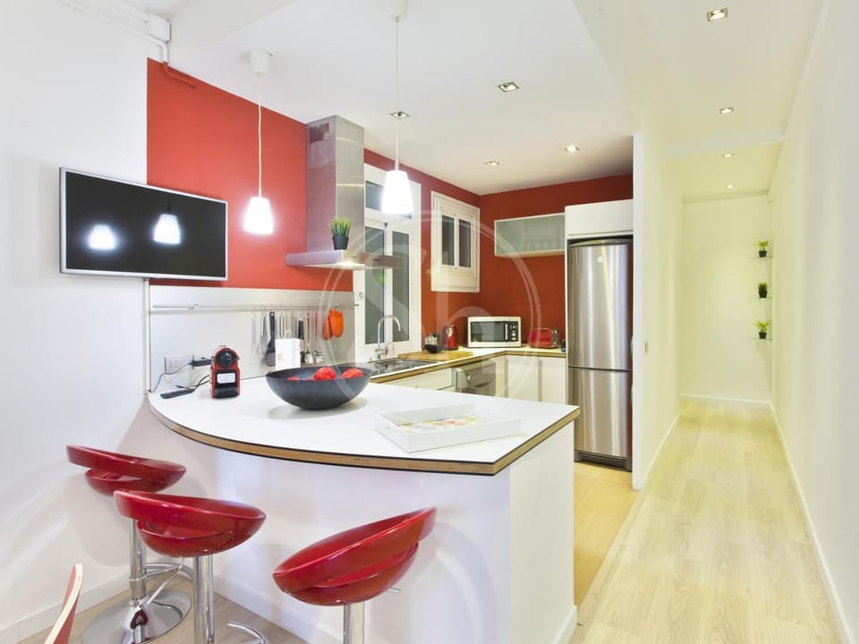 Kitchen or kitchenette, Dining area, stove