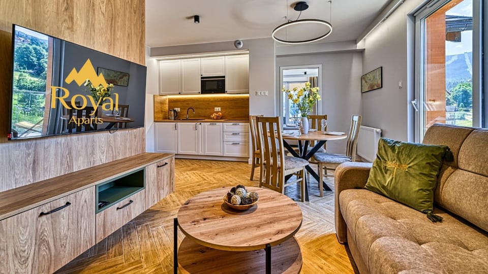 TV and multimedia, Kitchen or kitchenette, Seating area, Dining area