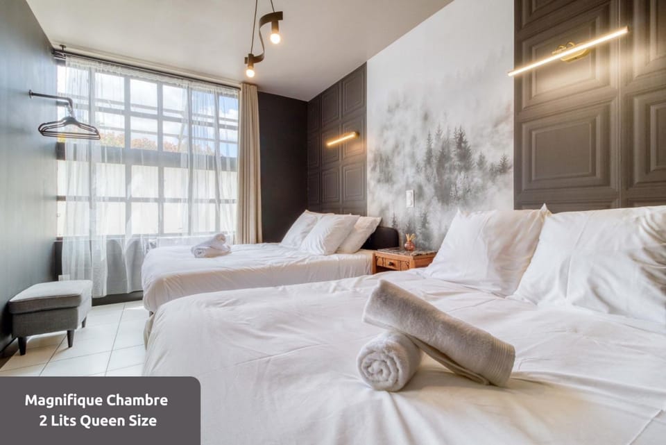 Bed, Photo of the whole room, towels