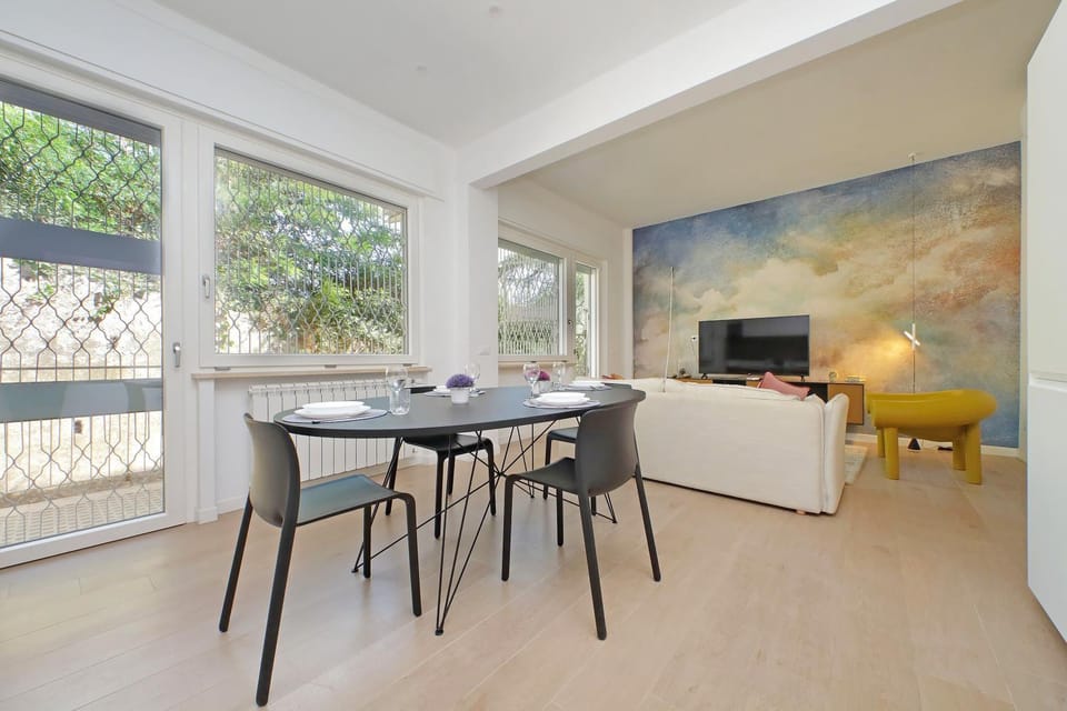 Living room, Dining area