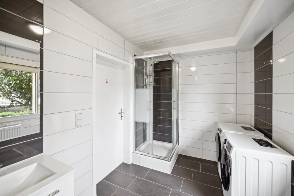 Shower, Bathroom, washing machine, dryer