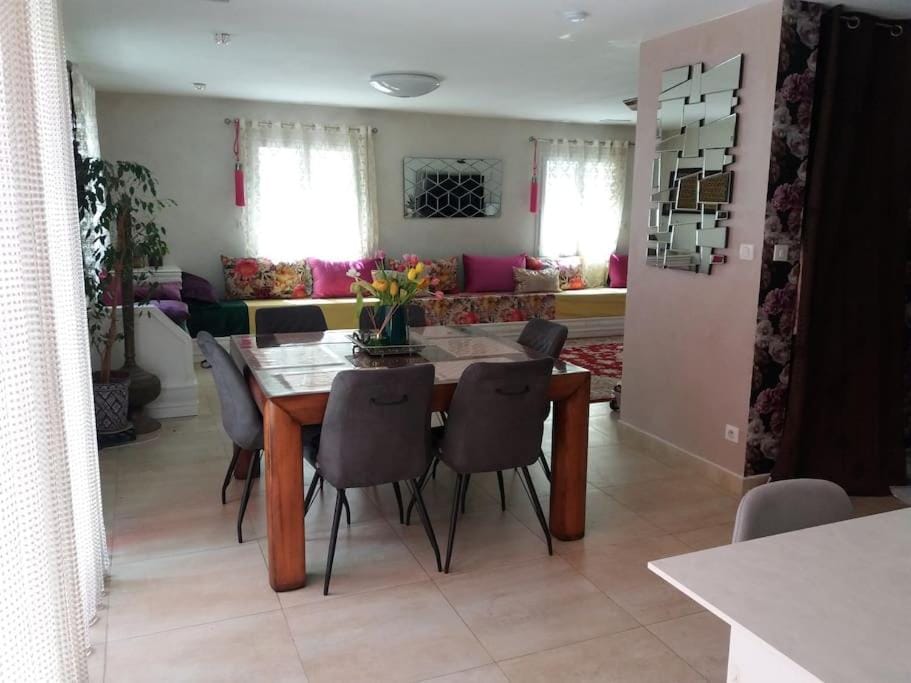 Living room, Dining area