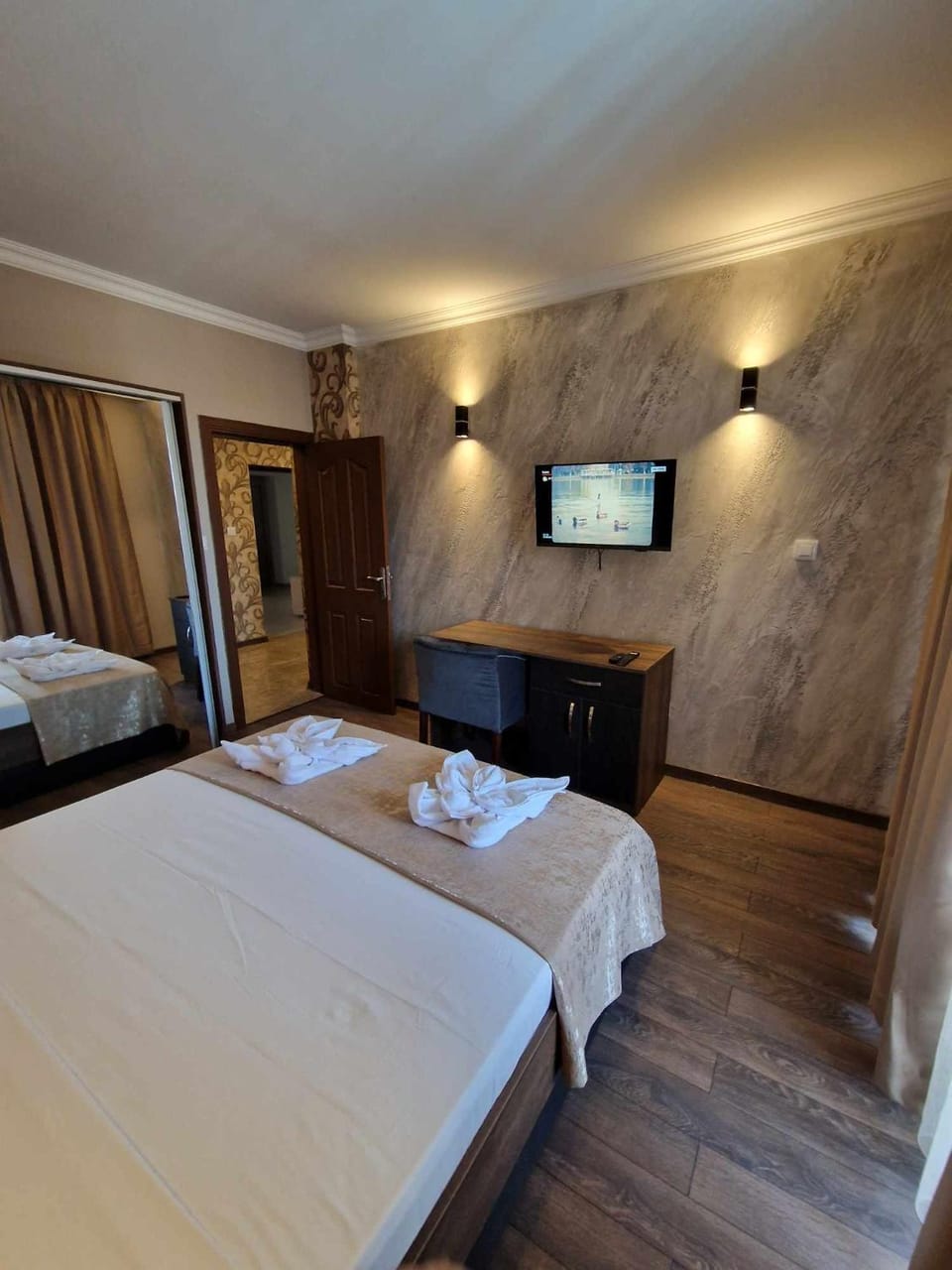 Communal lounge/ TV room, Bed, TV and multimedia, Photo of the whole room, Evening entertainment, Bedroom