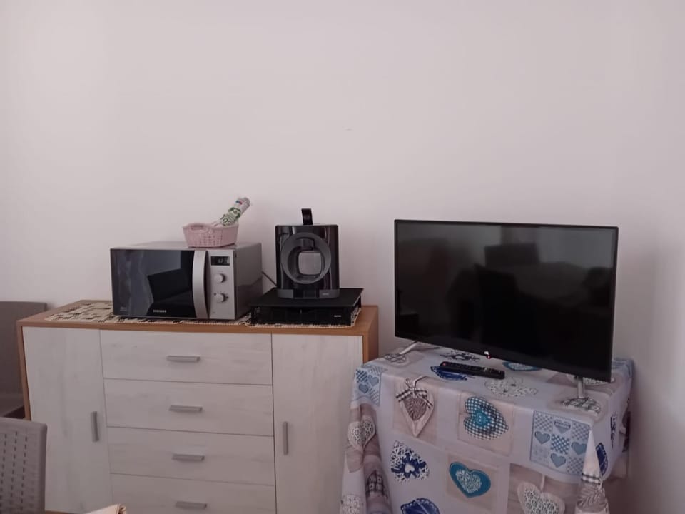 Communal lounge/ TV room, TV and multimedia, Coffee/tea facilities
